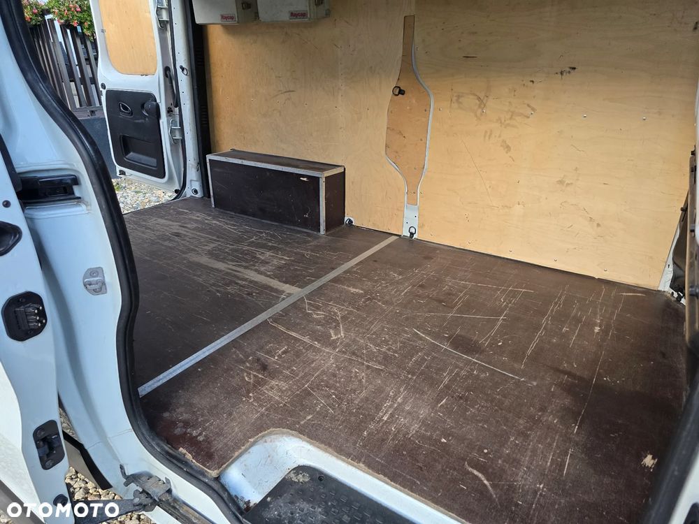 Renault TRAFIC - 12