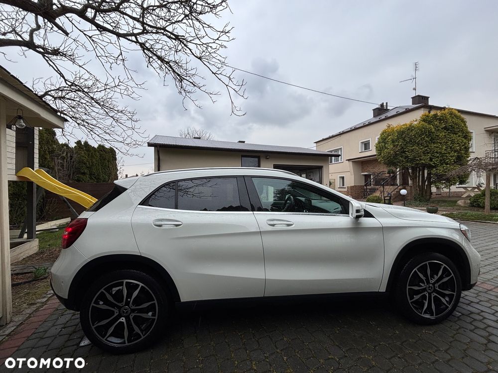 Mercedes-Benz GLA 250 4-Matic Urban - 10