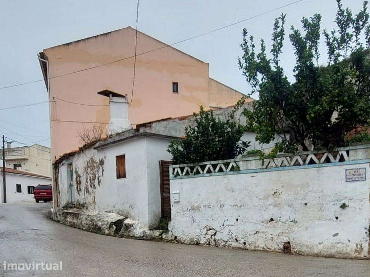 Moradia T2 com Logradouro em Alguber: O Seu Próximo Projeto de Sonh... - Grande imagem: 2/10