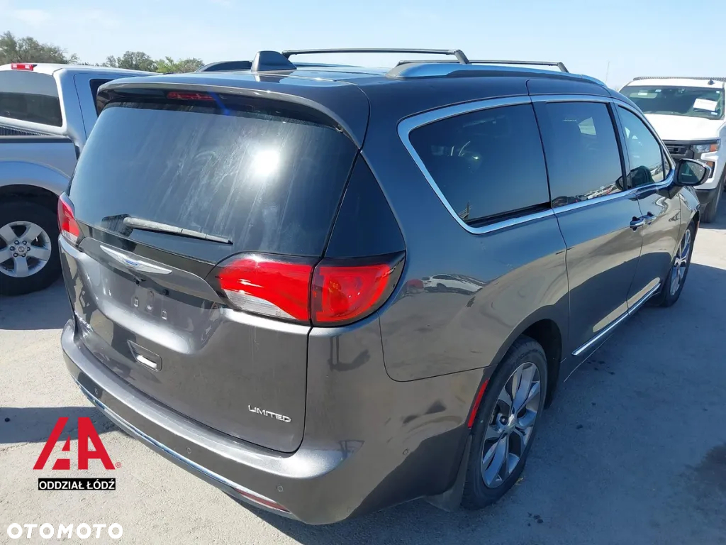 Chrysler Pacifica - 13