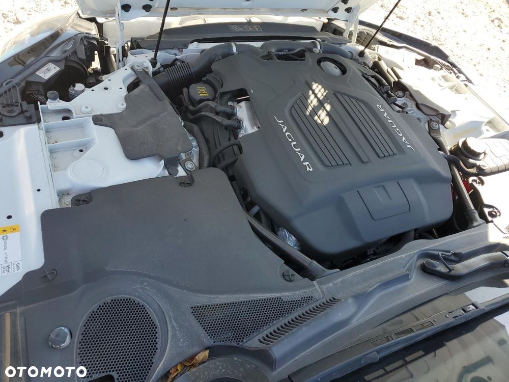 Jaguar F-Type AWD R - 12