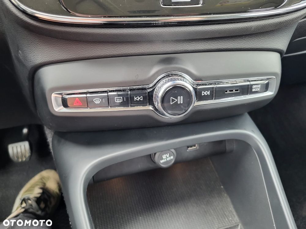 Volvo XC 40 D3 SCR Momentum - 34