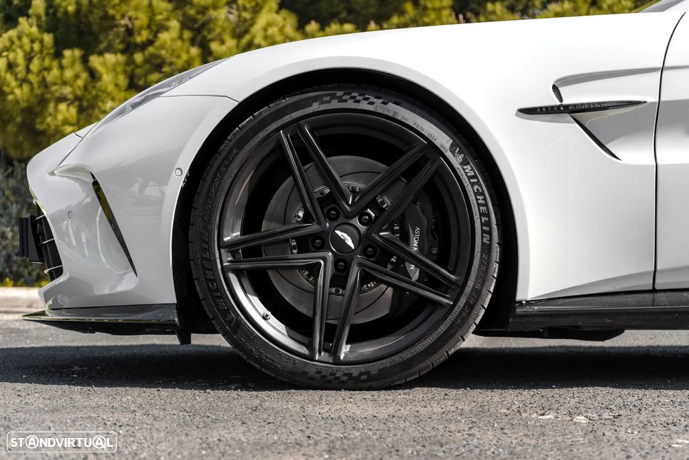 Aston Martin Vantage Coupe - 8