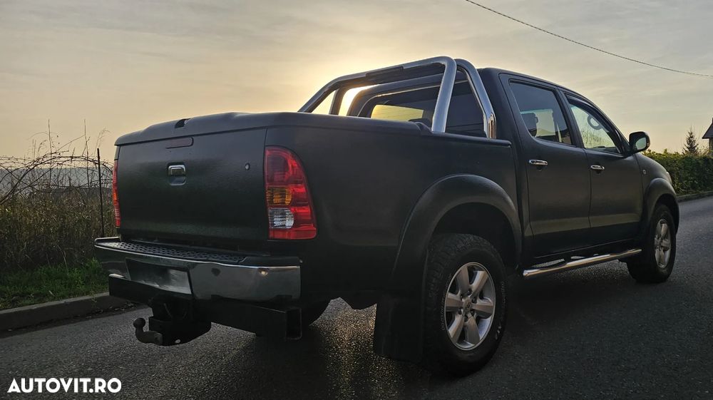 Toyota Hilux 4x4 Double Cab - 3