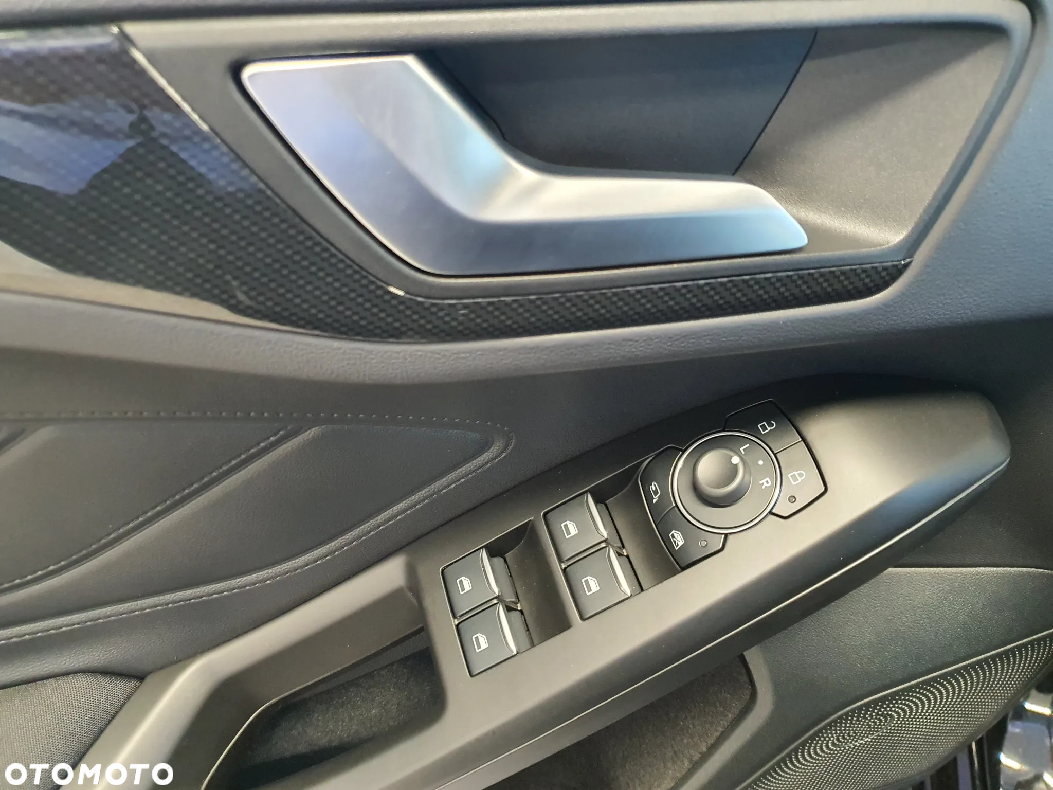 Ford Focus 1.0 EcoBoost mHEV ST-Line X - 16