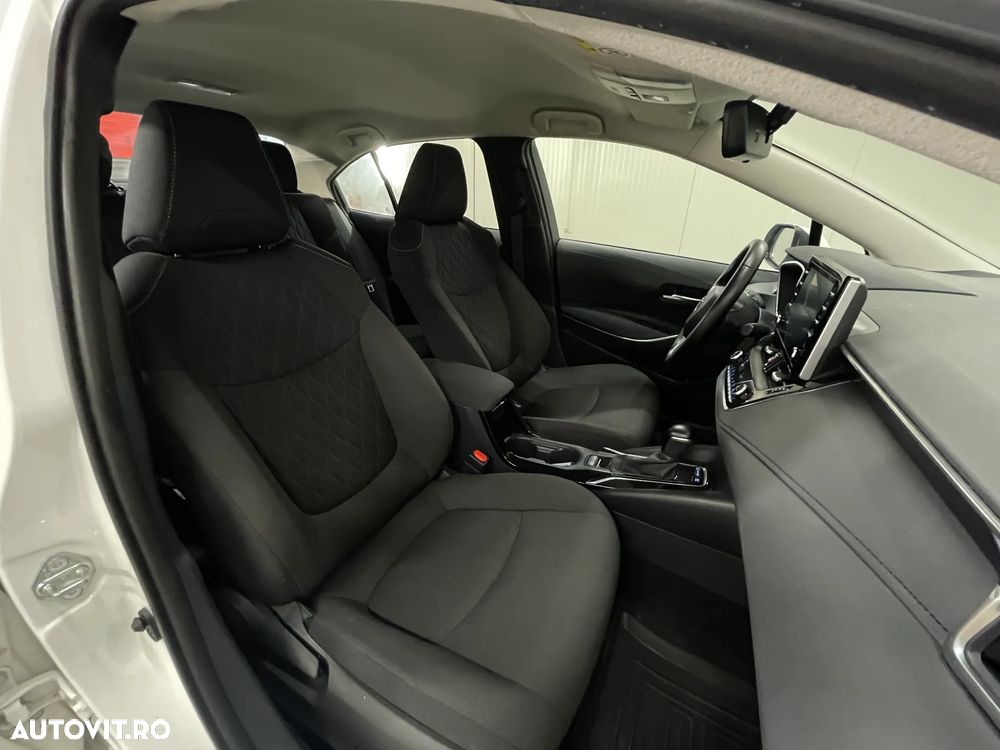 Toyota Corolla 1.8 HSD Business - 11