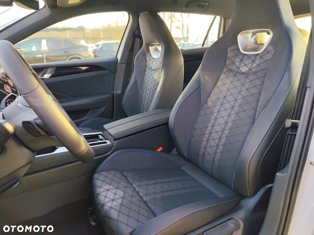 Volkswagen Passat - 11