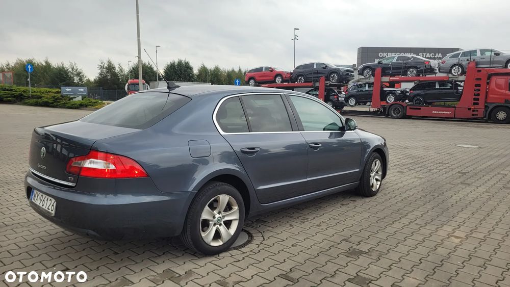 Skoda Superb 2.0 TDI DSG Ambition - 11