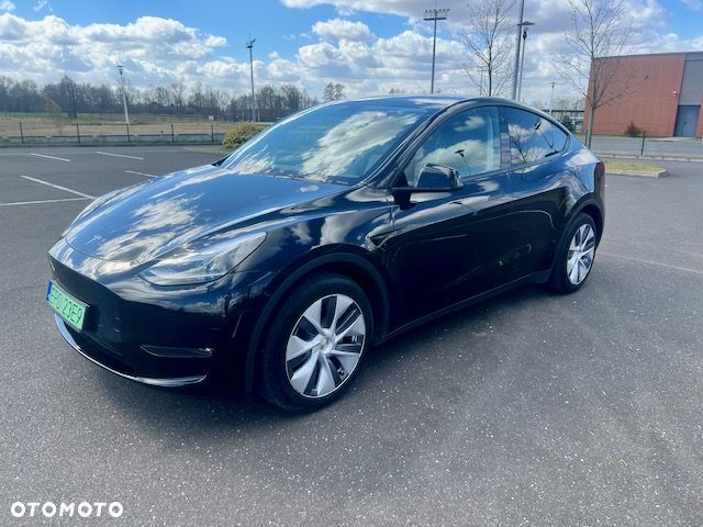 Tesla Y - 12