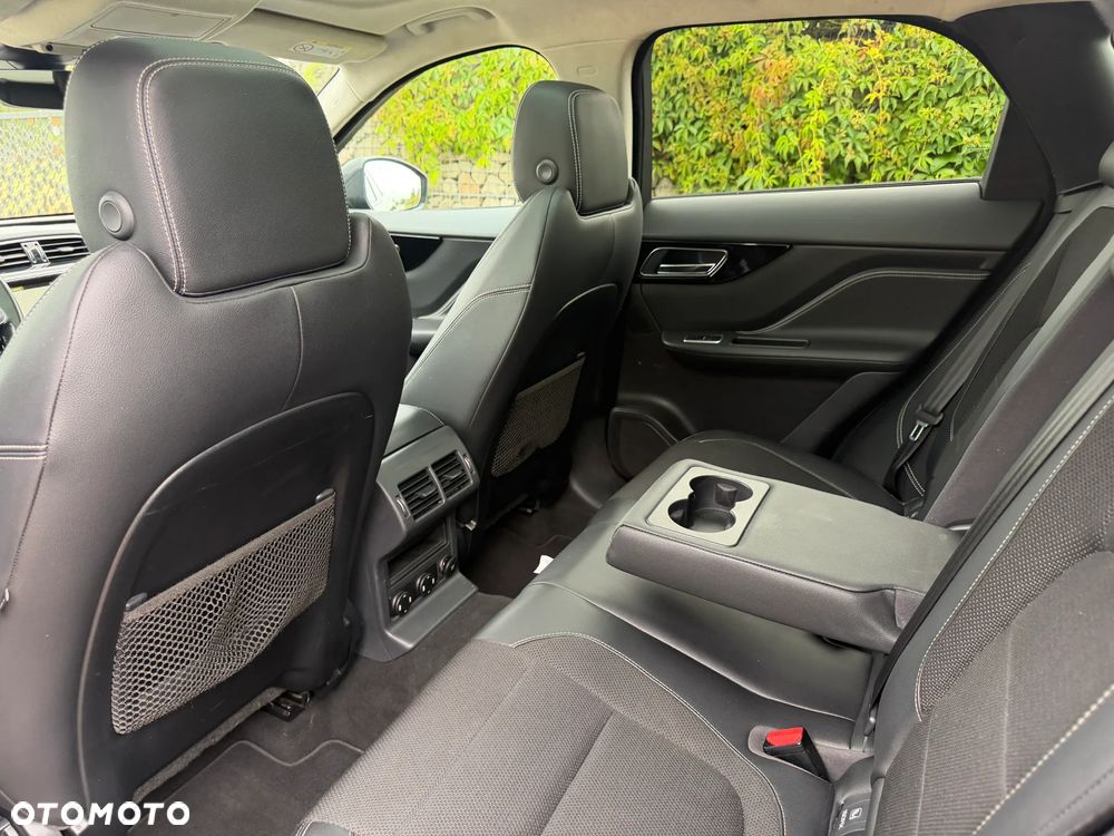Jaguar F-Pace 2.0 i4D AWD R-Sport - 36
