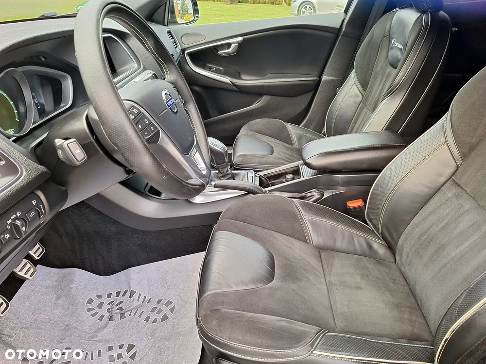 Volvo V40 D2 R Design - 18