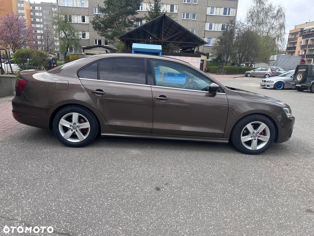 Volkswagen Jetta 2.0 TDI Highline - 6