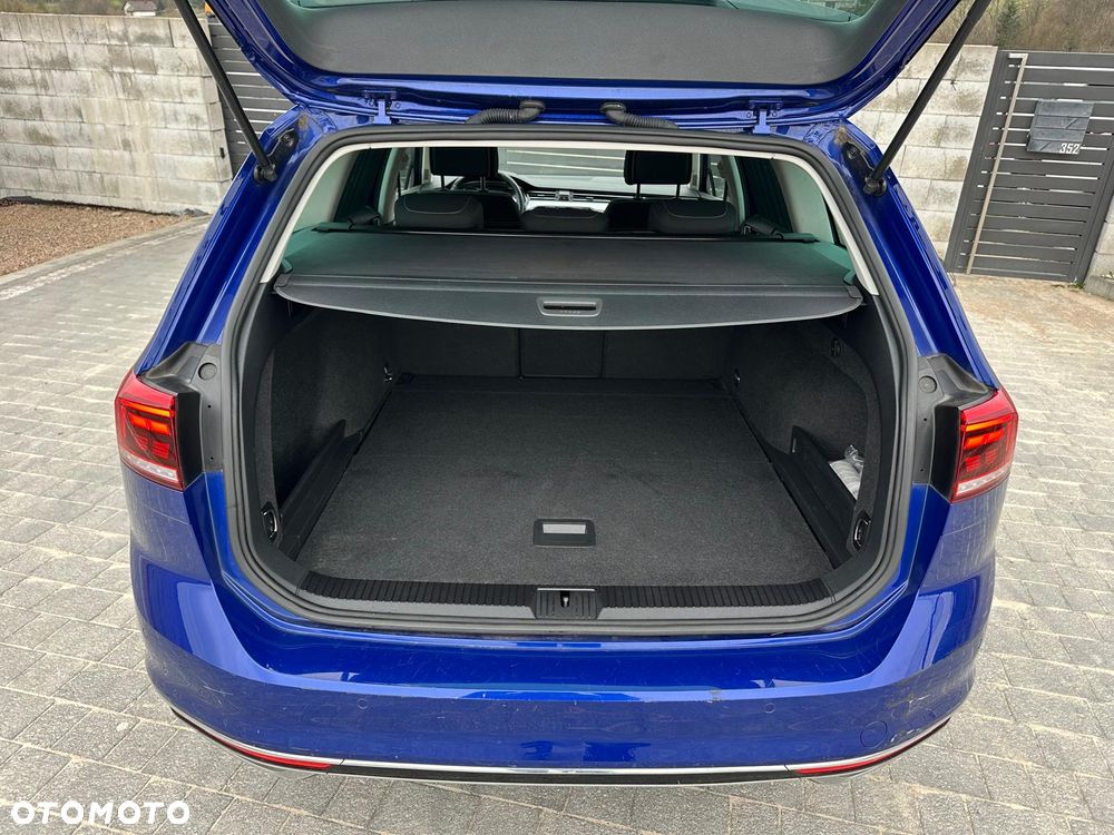 Volkswagen Passat Variant 2.0 TDI SCR DSG R-Line - 20