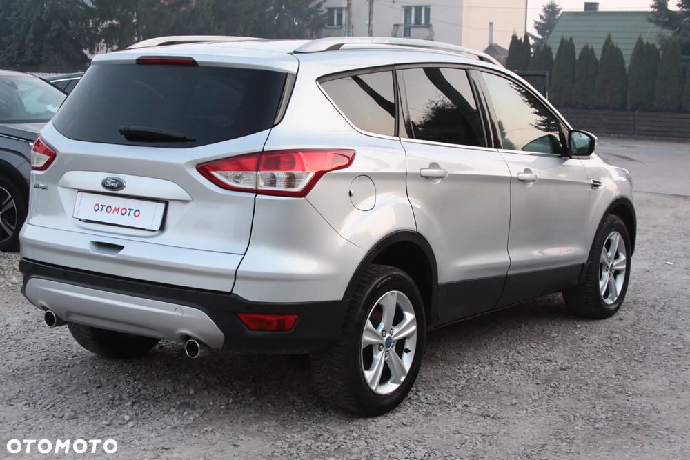 Ford Kuga 2.0 TDCi 2x4 Titanium - 12