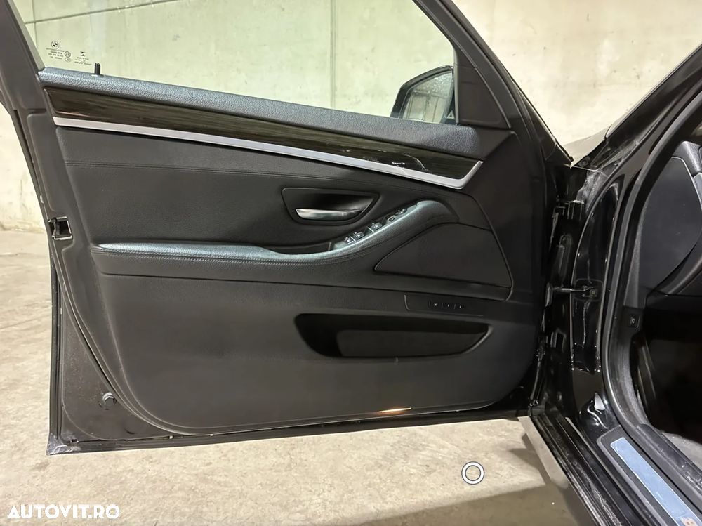 BMW Seria 5 528i Sport-Aut. Luxury Line - 13