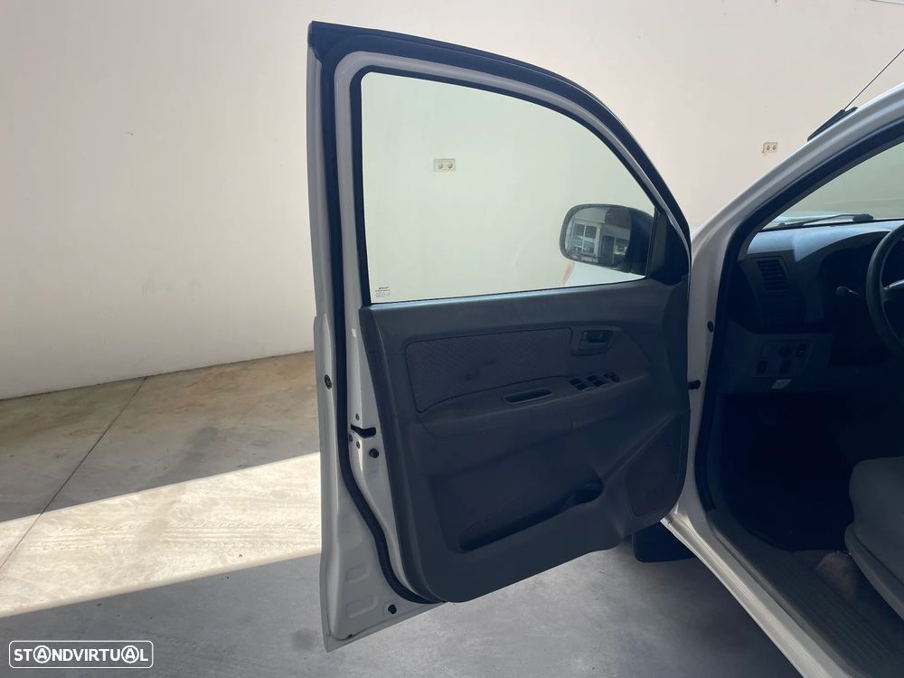 Toyota HILUX 2.4 D 2WD CD - 9
