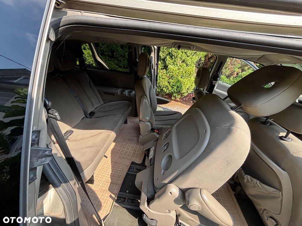 Chrysler Grand Voyager - 23