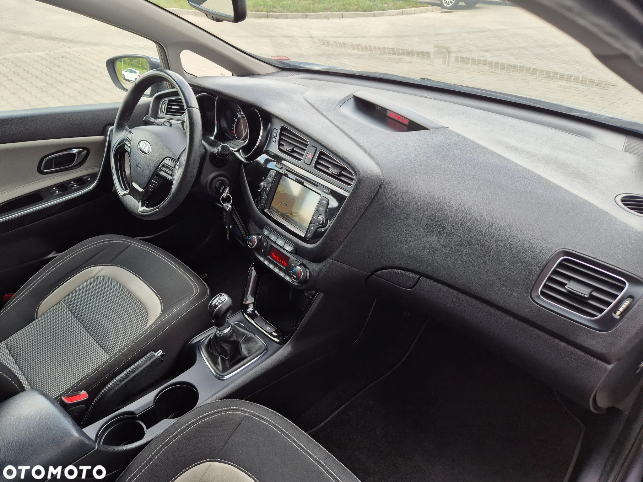 Kia Ceed 1.4 CVVT Dream Team Edition - 17