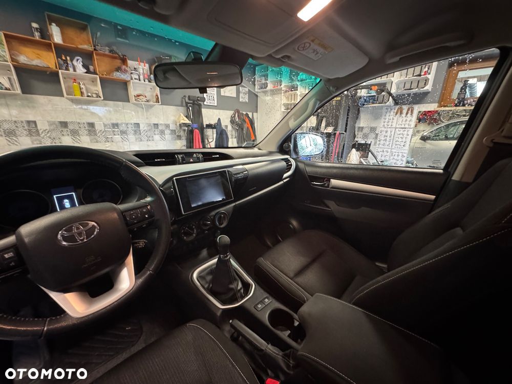 Toyota Hilux 2.4 D-4D Double Cab DLX 4x4 - 11