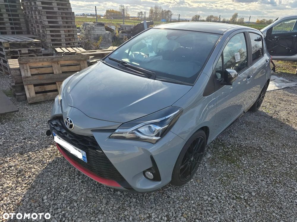 Toyota Yaris Hybrid 1.5 VVT-i GR Sport - 11
