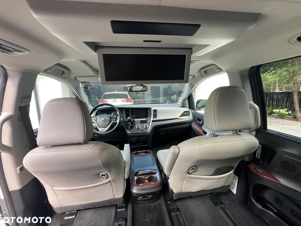 Toyota Sienna - 8