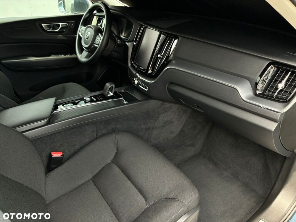 Volvo XC 60 B4 B Momentum - 32