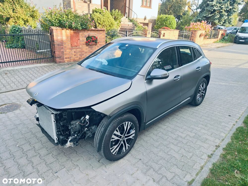 Mercedes-Benz GLA - 4