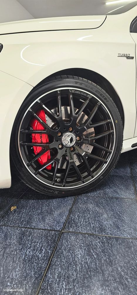 Mercedes-Benz A 45 AMG 4Matic Speedshift 7G-DCT Yellow Night Edition - 23