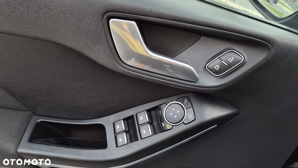 Ford Fiesta 1.0 EcoBoost S&S TITANIUM - 23