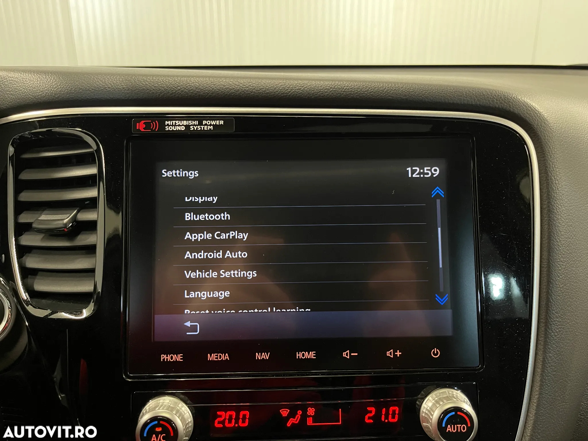 Mitsubishi Outlander 2.4 4WD Plug-In Hybrid Top - 15
