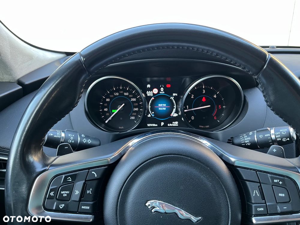 Jaguar F-Pace - 31