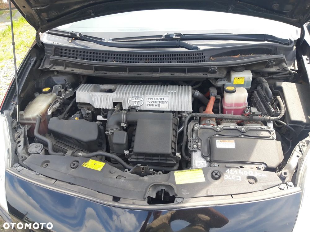 Toyota Prius (Hybrid) - 12