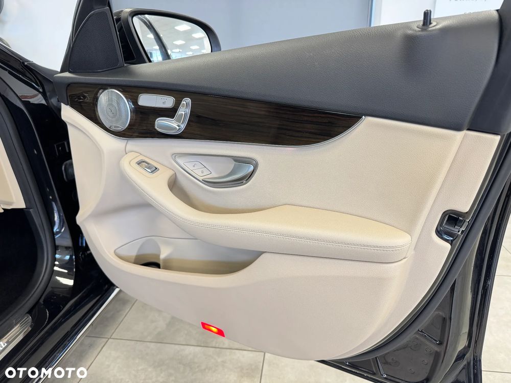 Mercedes-Benz Klasa C 400 4-Matic 7G-TRONIC - 12