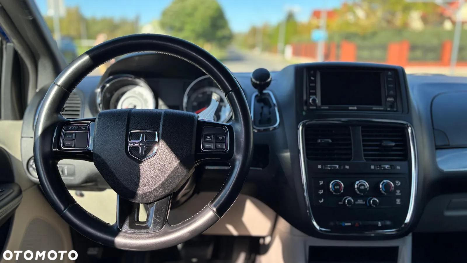 Dodge Grand Caravan - 30