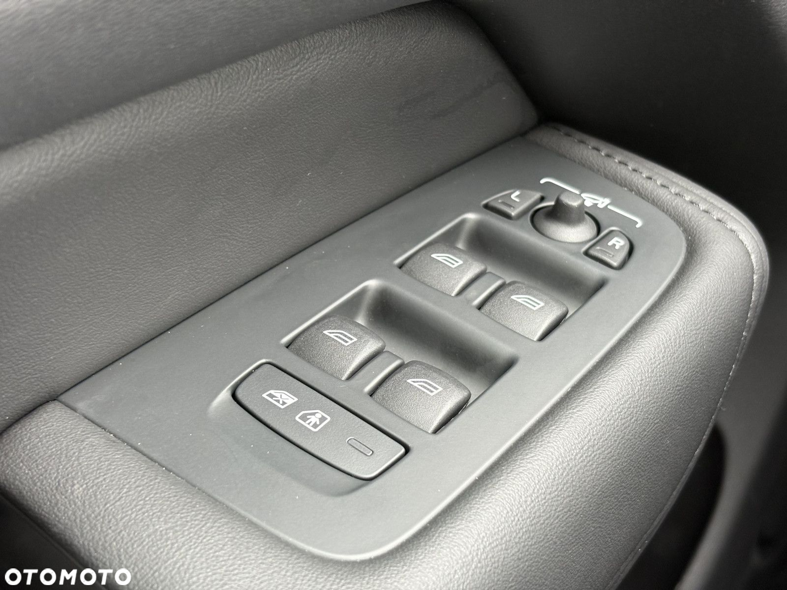 Volvo XC 60 - 25