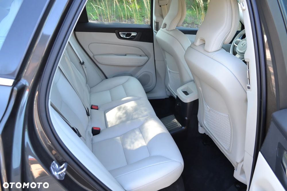 Volvo XC 60 T8 AWD Plug-In Hybrid Momentum Pro - 13