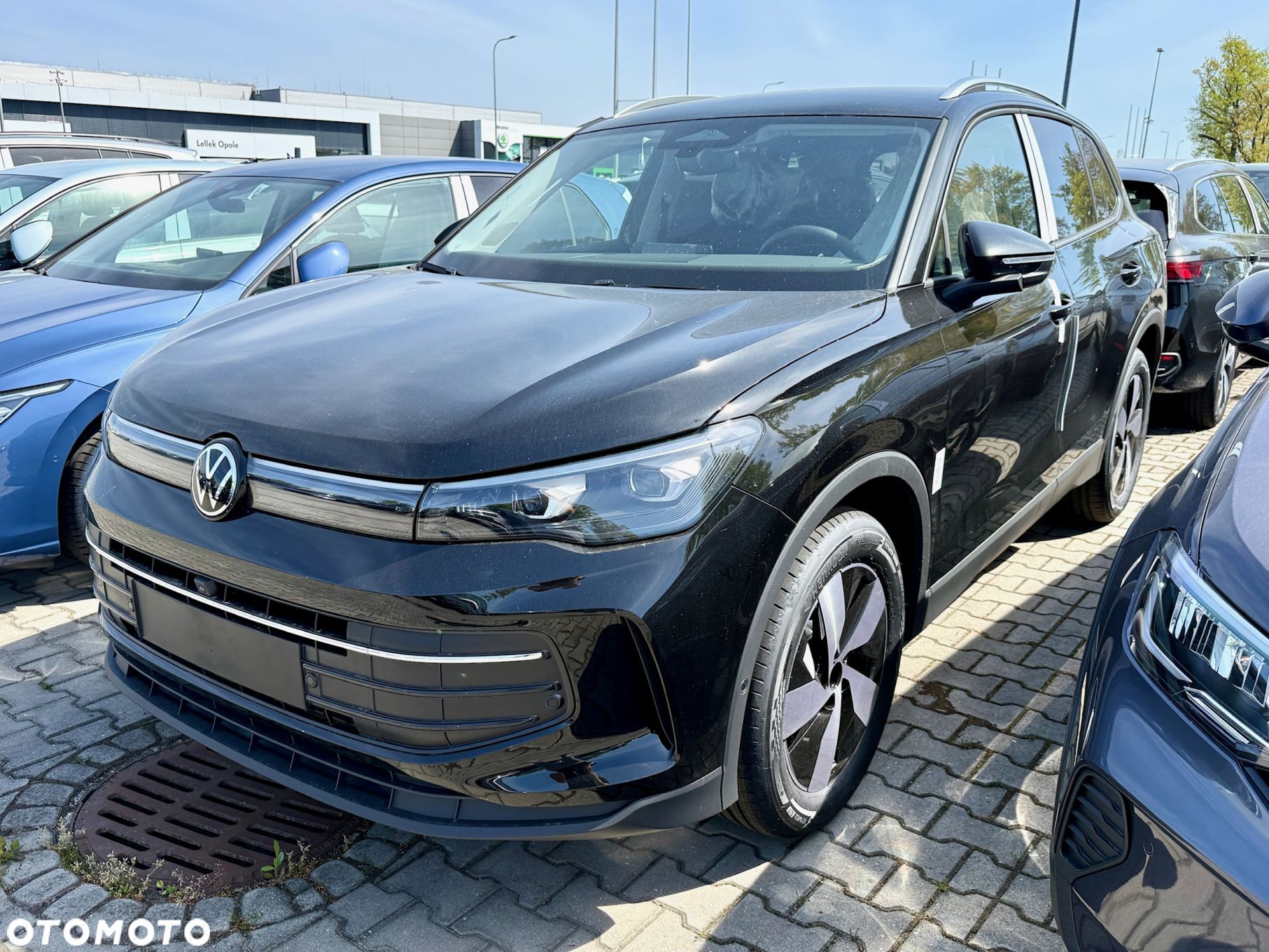 Volkswagen Tiguan - 1