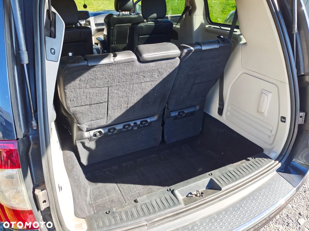 Chrysler Town & Country - 9