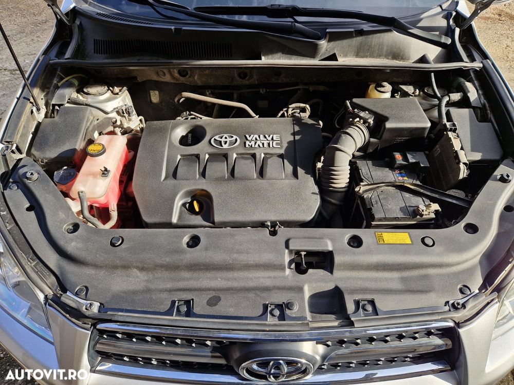 Toyota RAV4 - 6