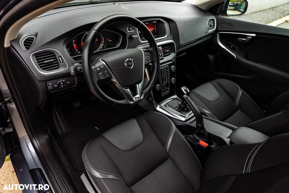 Volvo V40 D2 Momentum - 14