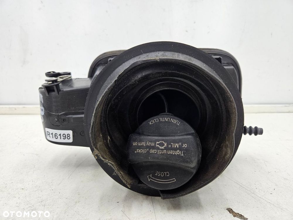 Klapka wlewu paliwa BMW E92 Coupe 04-12r. korek zbiornika paliwa 354/7 Titansliber Metallic 7117982 - 7