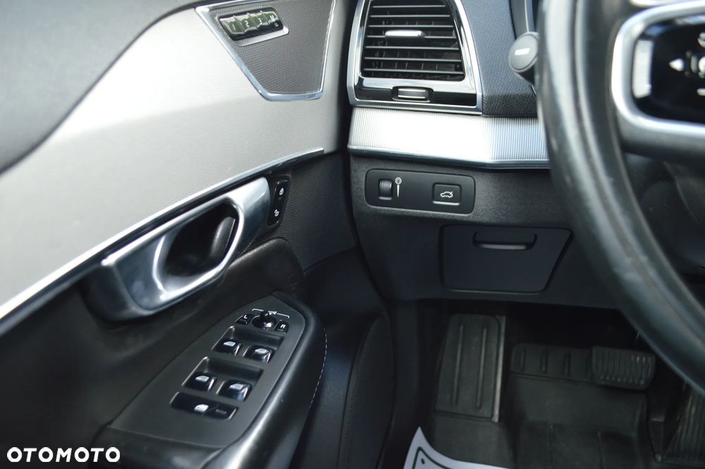 Volvo XC 90 - 18