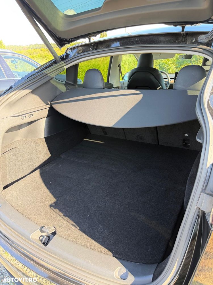 Tesla Model Y Long Range Dual Motor AWD - 27