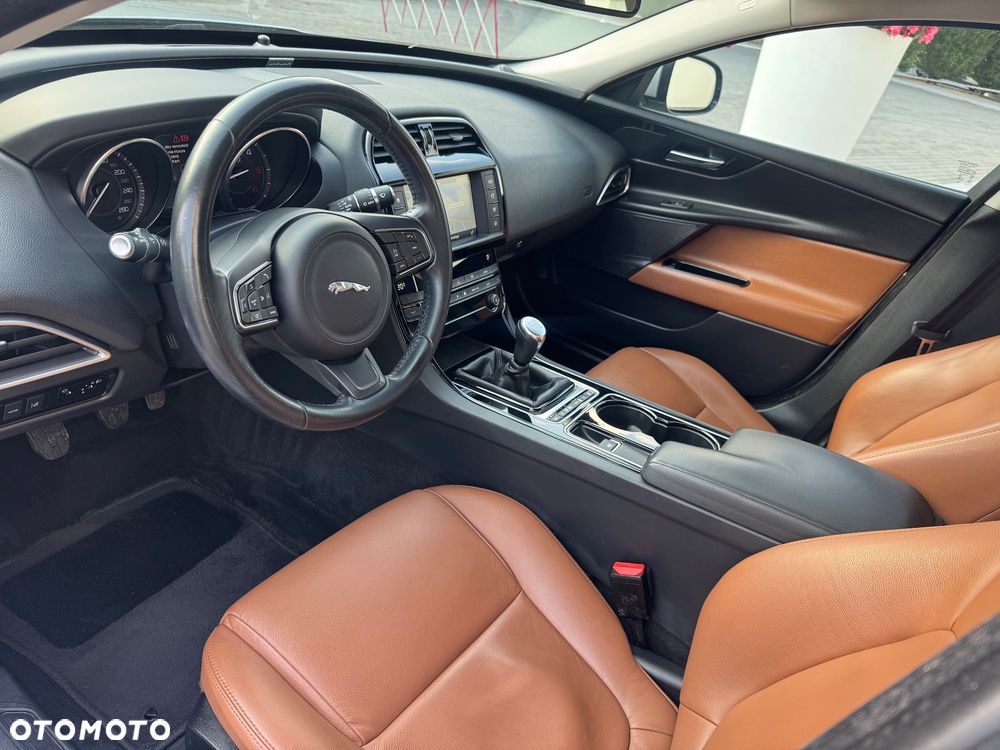 Jaguar XE 20d Portfolio - 26