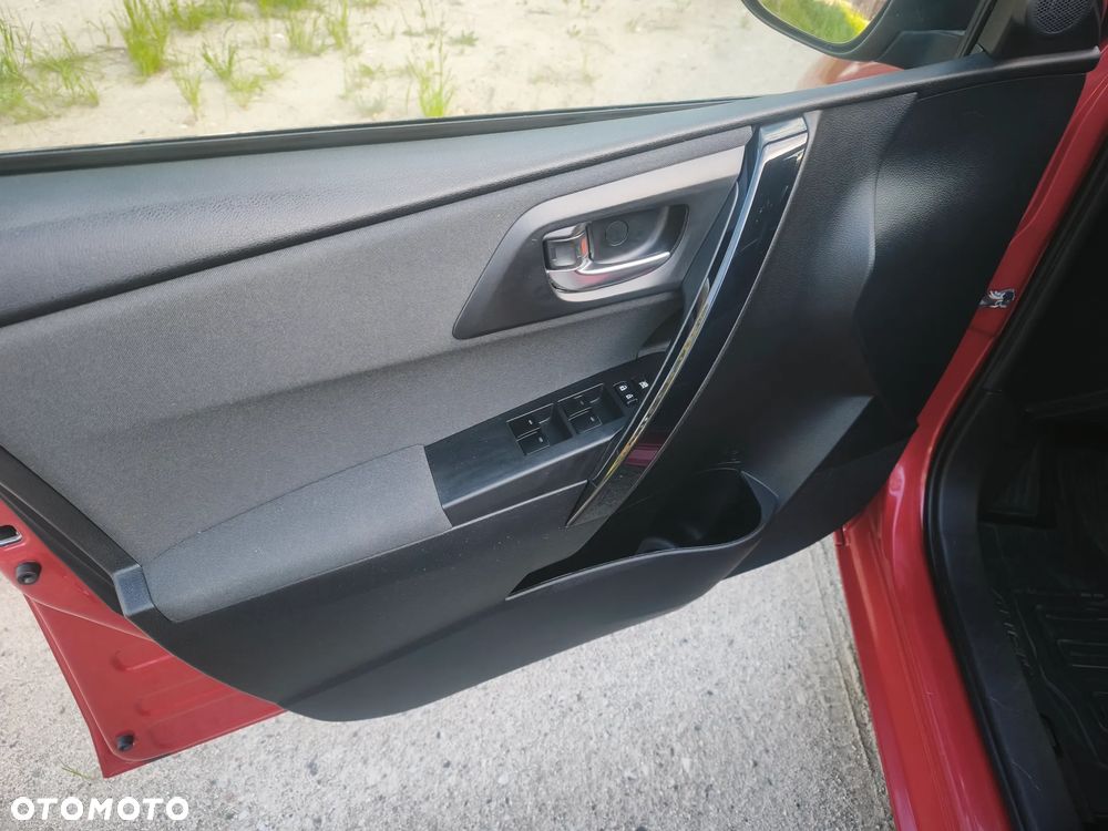 Toyota Auris 1.8 HSD Luna - 17