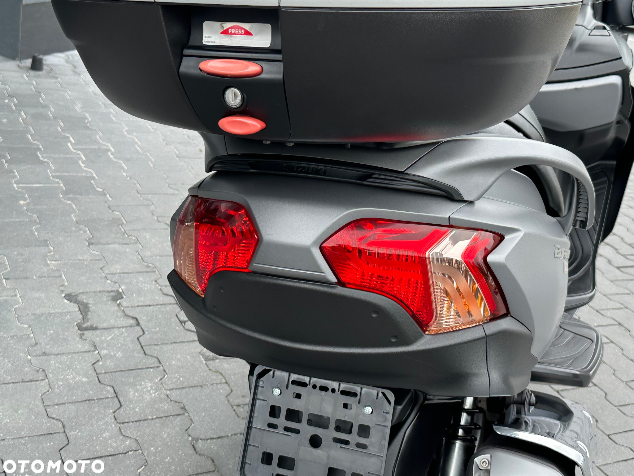 Suzuki Burgman - 10