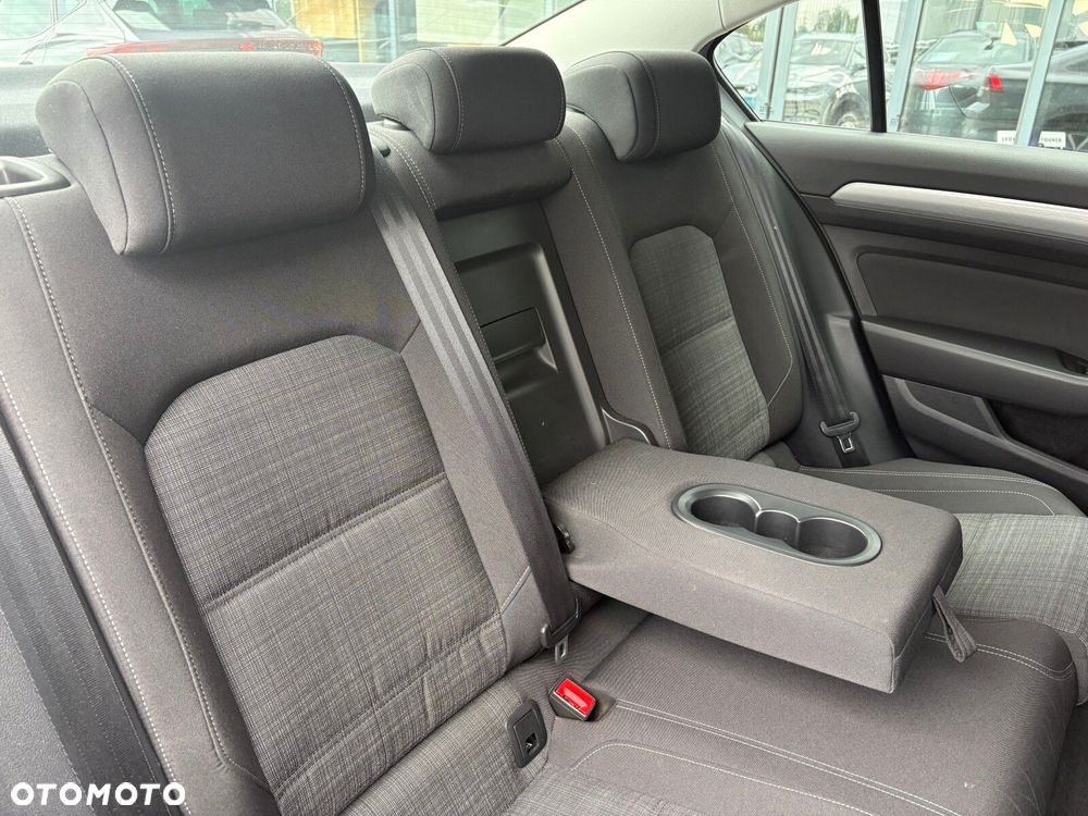 Volkswagen Passat - 16