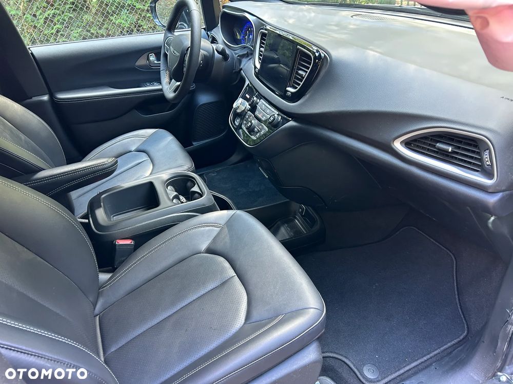 Chrysler Pacifica - 18