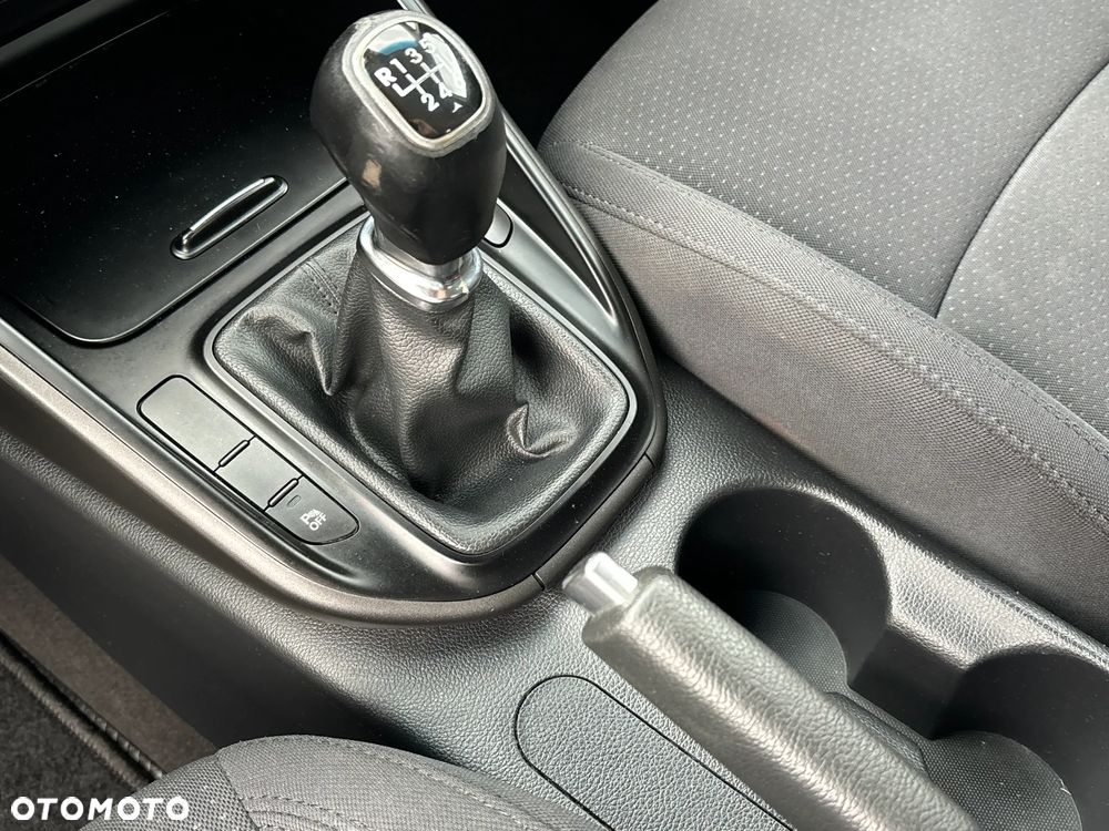 Kia Carens 1.6 GDI Attract - 27