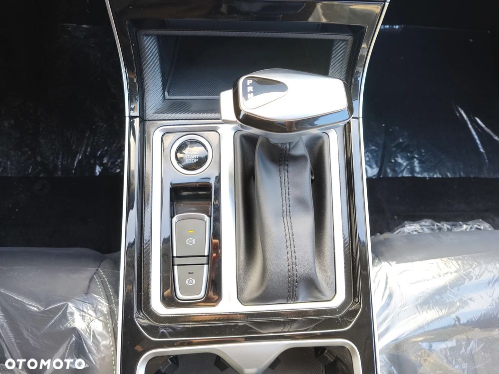 JAC J7 Plus CVT - 18